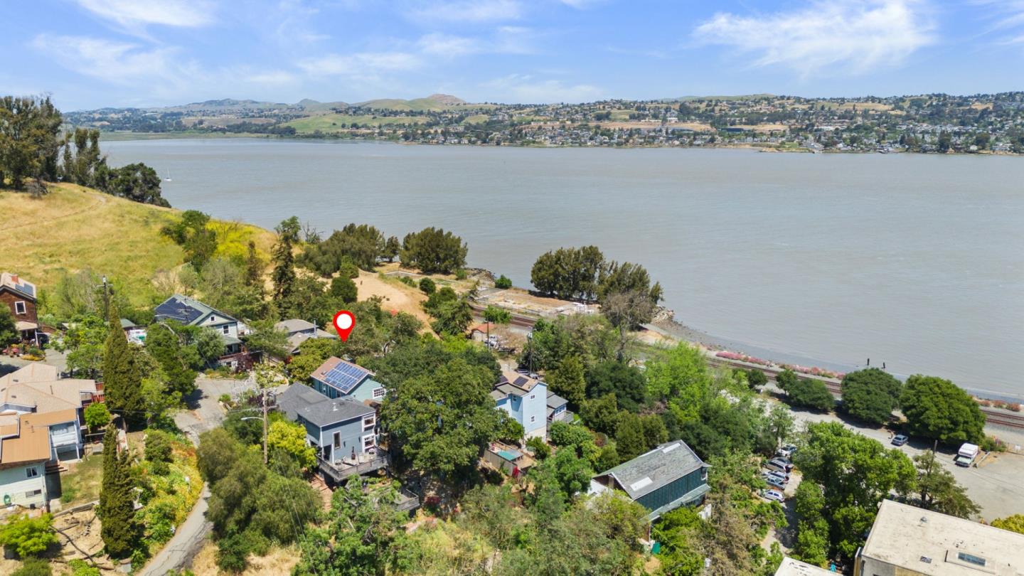 Detail Gallery Image 33 of 44 For 9 Prospect Ave, Port Costa,  CA 94569 - 2 Beds | 1/1 Baths