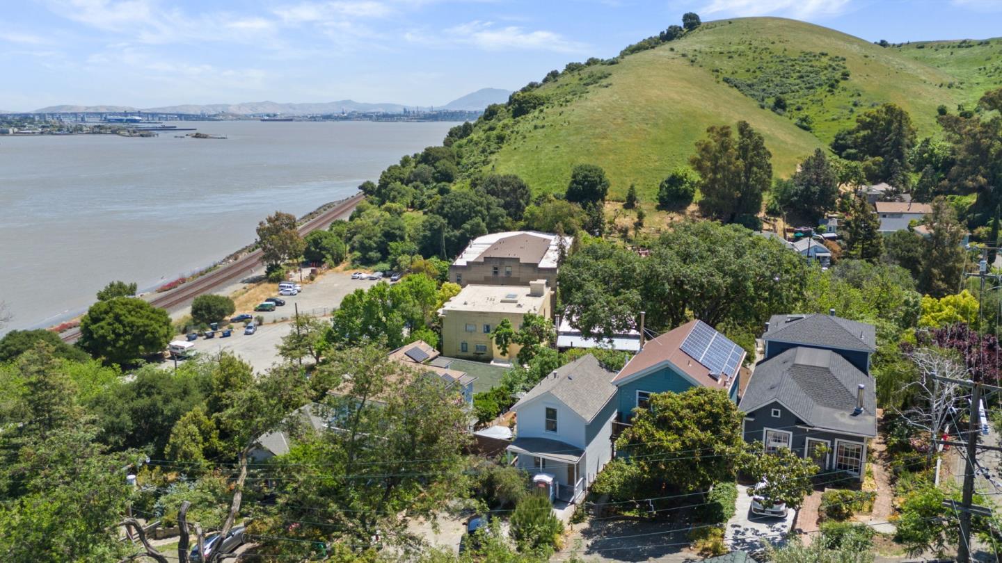 Detail Gallery Image 37 of 44 For 9 Prospect Ave, Port Costa,  CA 94569 - 2 Beds | 1/1 Baths