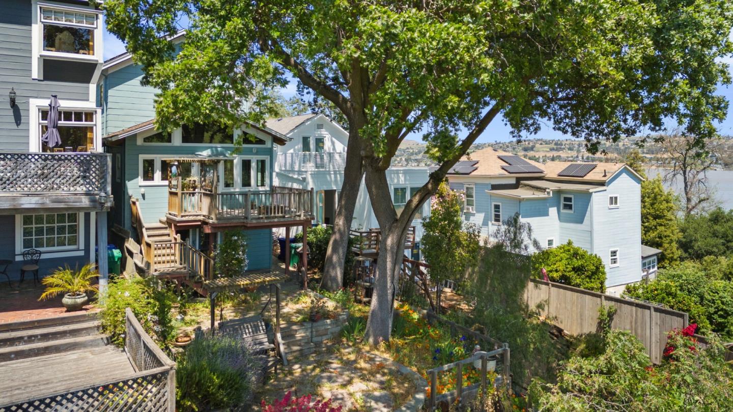 Detail Gallery Image 40 of 44 For 9 Prospect Ave, Port Costa,  CA 94569 - 2 Beds | 1/1 Baths