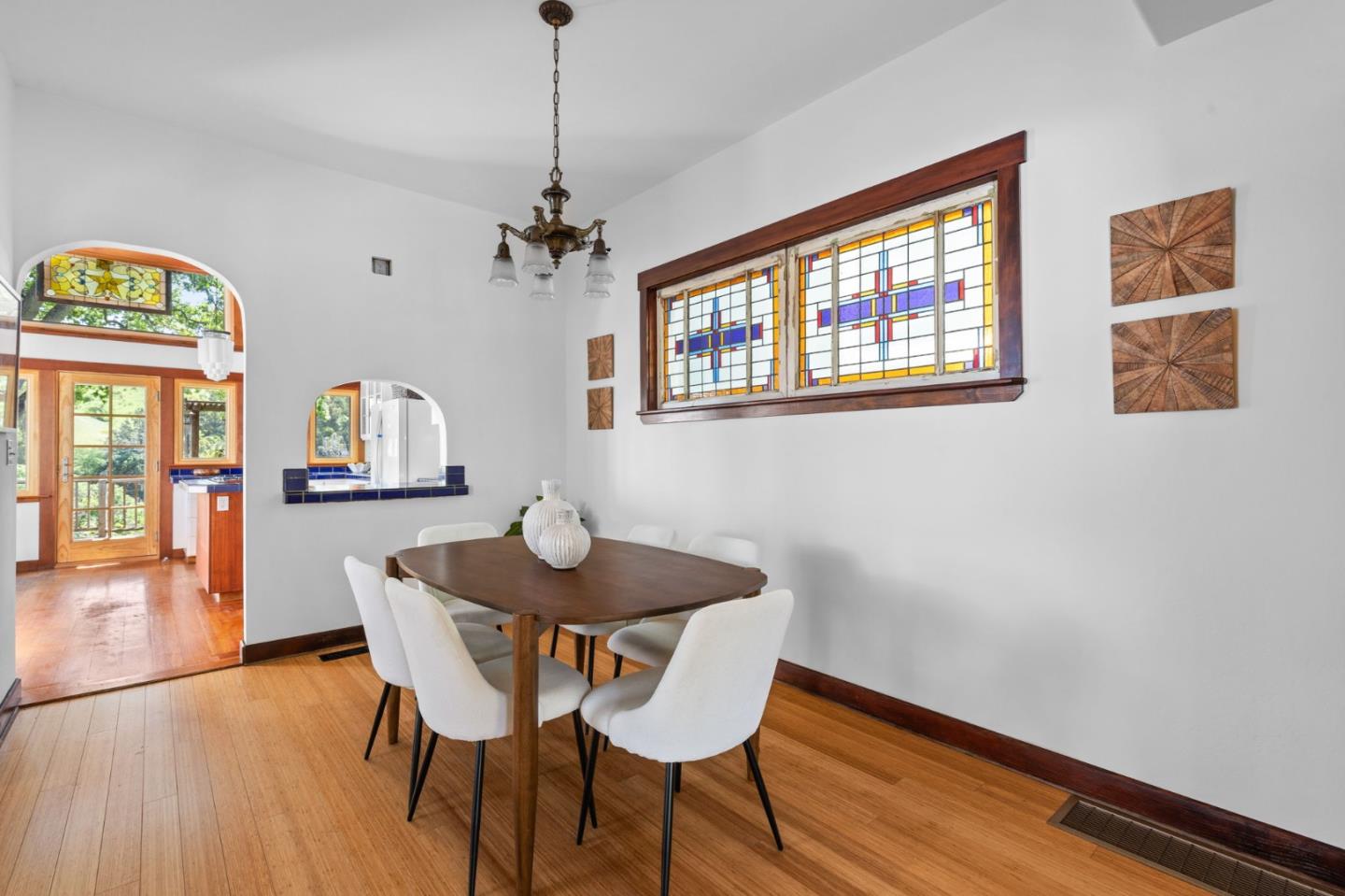 Detail Gallery Image 5 of 44 For 9 Prospect Ave, Port Costa,  CA 94569 - 2 Beds | 1/1 Baths