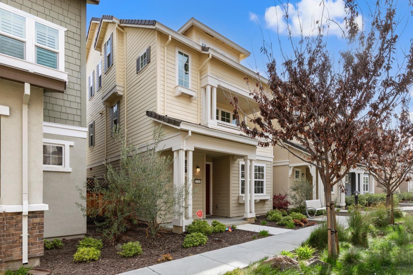 Detail Gallery Image 2 of 35 For 3718 Pyramid Way, Mountain View,  CA 94043 - 4 Beds | 4 Baths