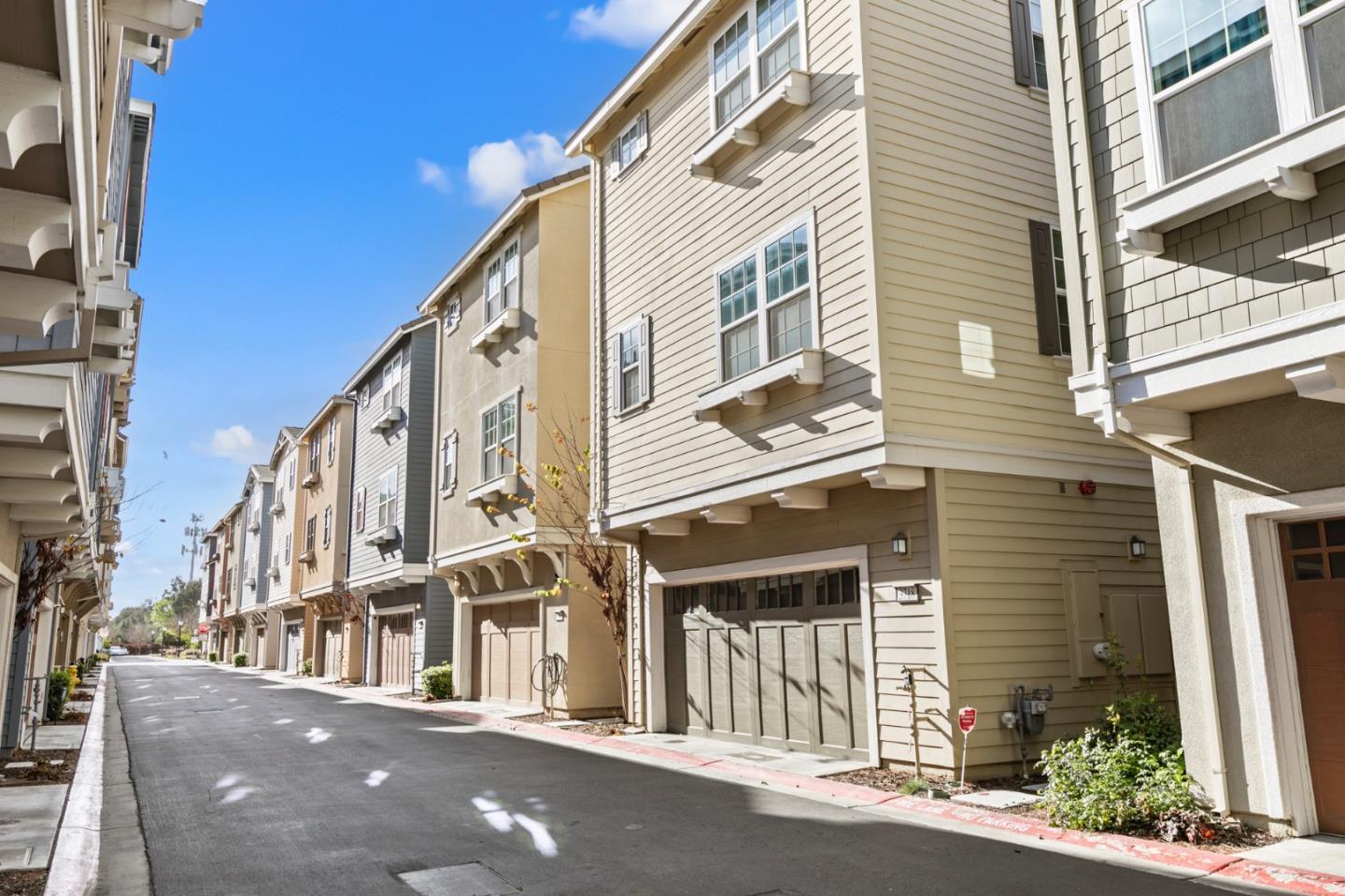 Detail Gallery Image 32 of 35 For 3718 Pyramid Way, Mountain View,  CA 94043 - 4 Beds | 4 Baths
