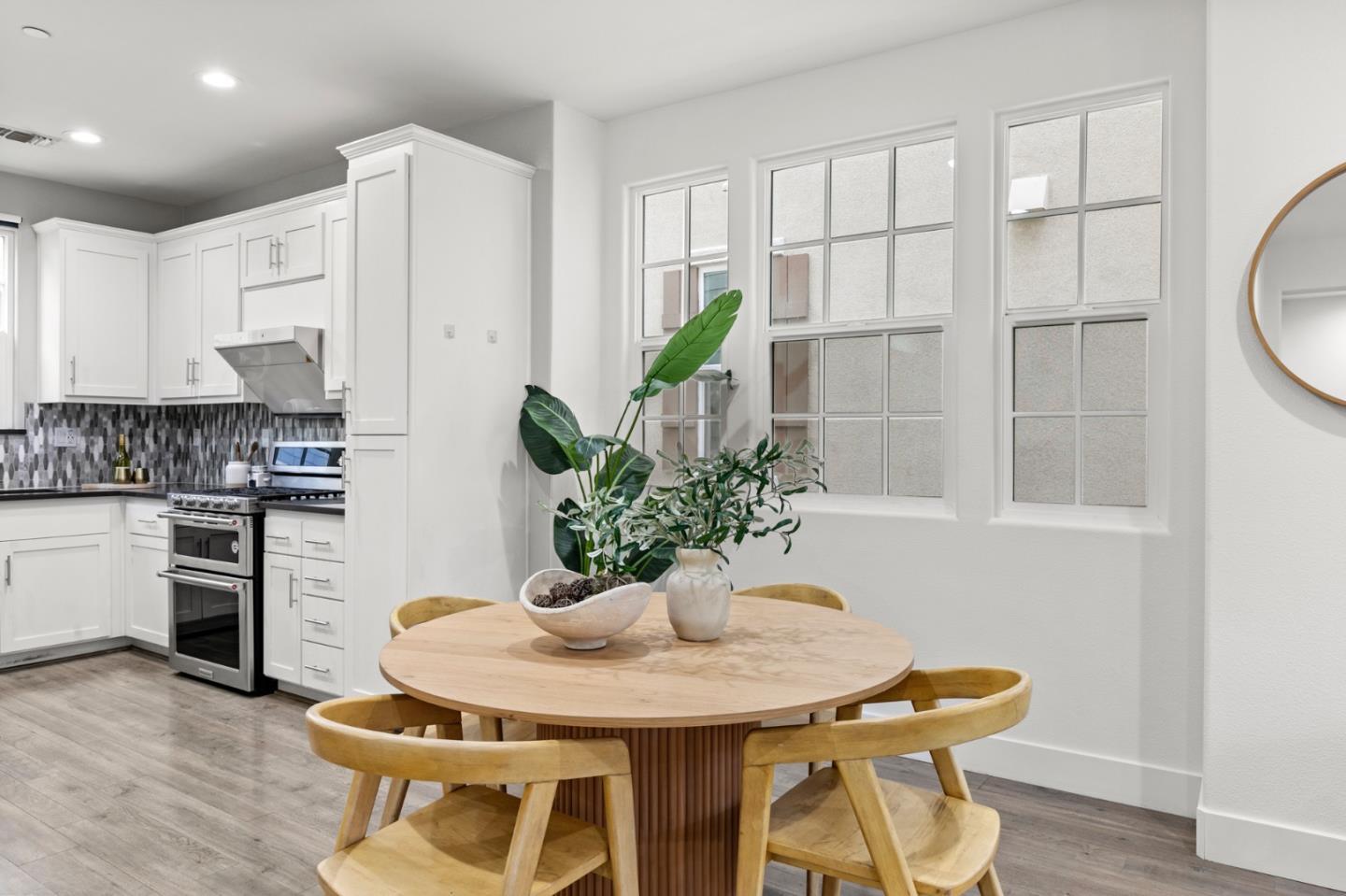 Detail Gallery Image 8 of 35 For 3718 Pyramid Way, Mountain View,  CA 94043 - 4 Beds | 4 Baths
