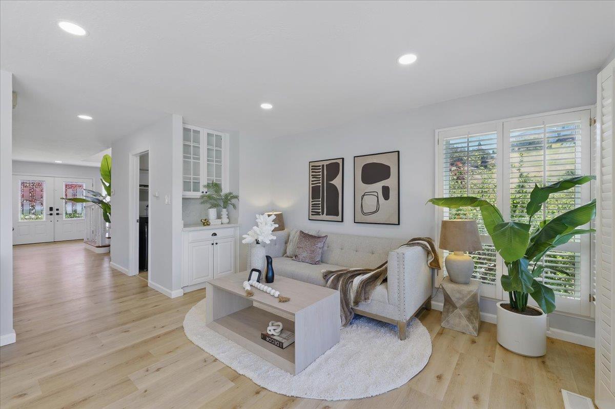 Detail Gallery Image 12 of 55 For 2434 Hastings Dr, Belmont,  CA 94002 - 3 Beds | 2/1 Baths