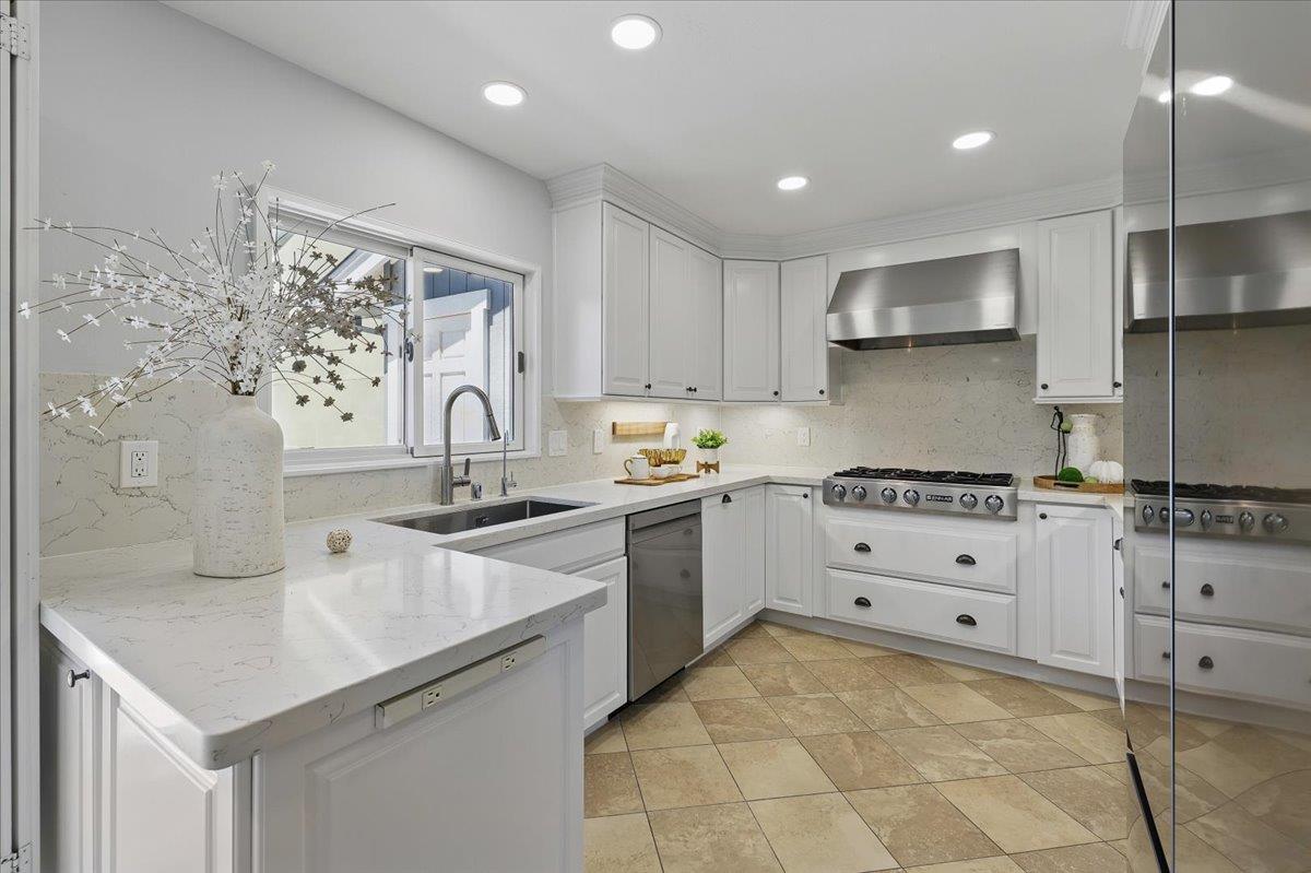 Detail Gallery Image 15 of 55 For 2434 Hastings Dr, Belmont,  CA 94002 - 3 Beds | 2/1 Baths
