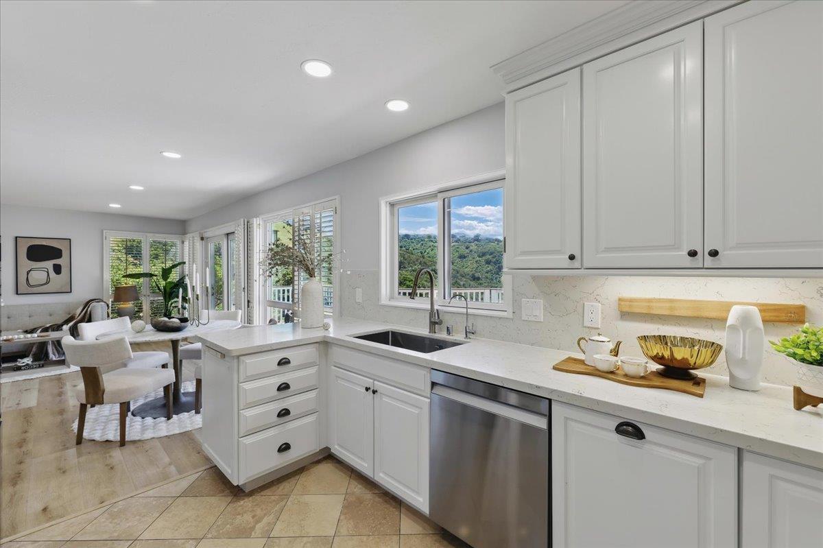 Detail Gallery Image 16 of 55 For 2434 Hastings Dr, Belmont,  CA 94002 - 3 Beds | 2/1 Baths