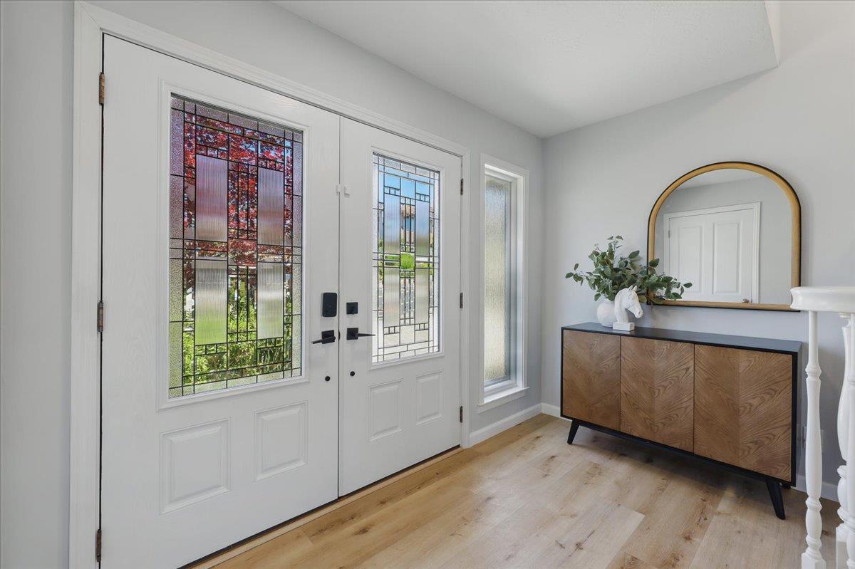 Detail Gallery Image 4 of 55 For 2434 Hastings Dr, Belmont,  CA 94002 - 3 Beds | 2/1 Baths