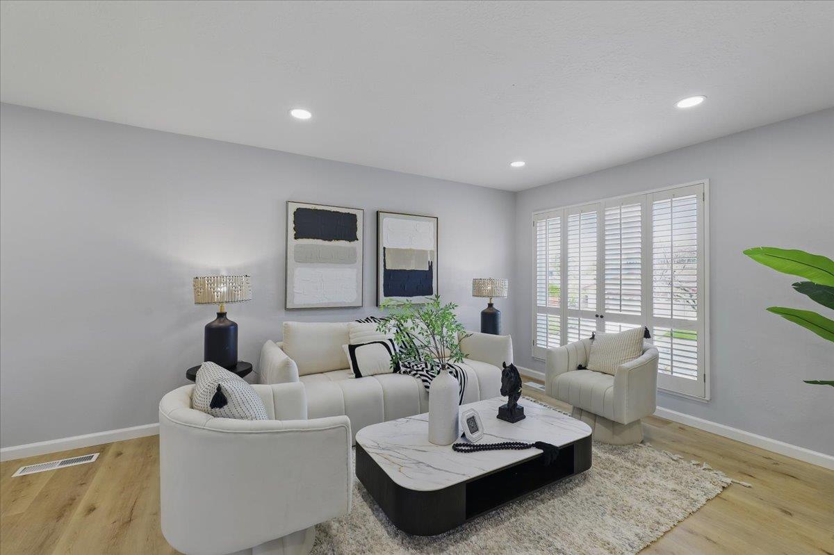 Detail Gallery Image 6 of 55 For 2434 Hastings Dr, Belmont,  CA 94002 - 3 Beds | 2/1 Baths