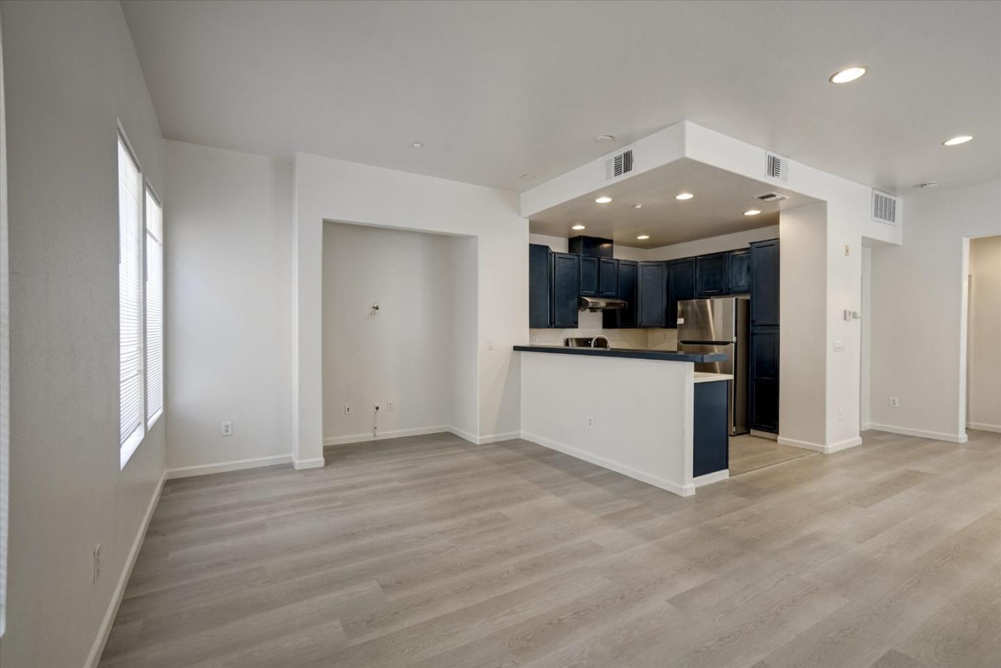 Detail Gallery Image 11 of 38 For 22820 Paseo Pl, Hayward,  CA 94541 - 3 Beds | 3 Baths