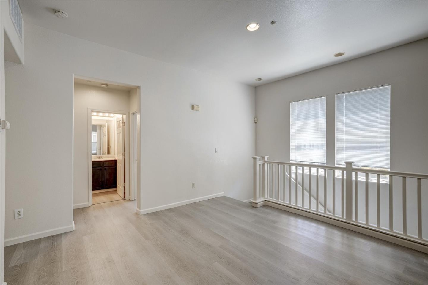 Detail Gallery Image 12 of 38 For 22820 Paseo Pl, Hayward,  CA 94541 - 3 Beds | 3 Baths