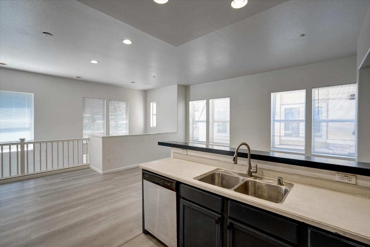 Detail Gallery Image 15 of 38 For 22820 Paseo Pl, Hayward,  CA 94541 - 3 Beds | 3 Baths