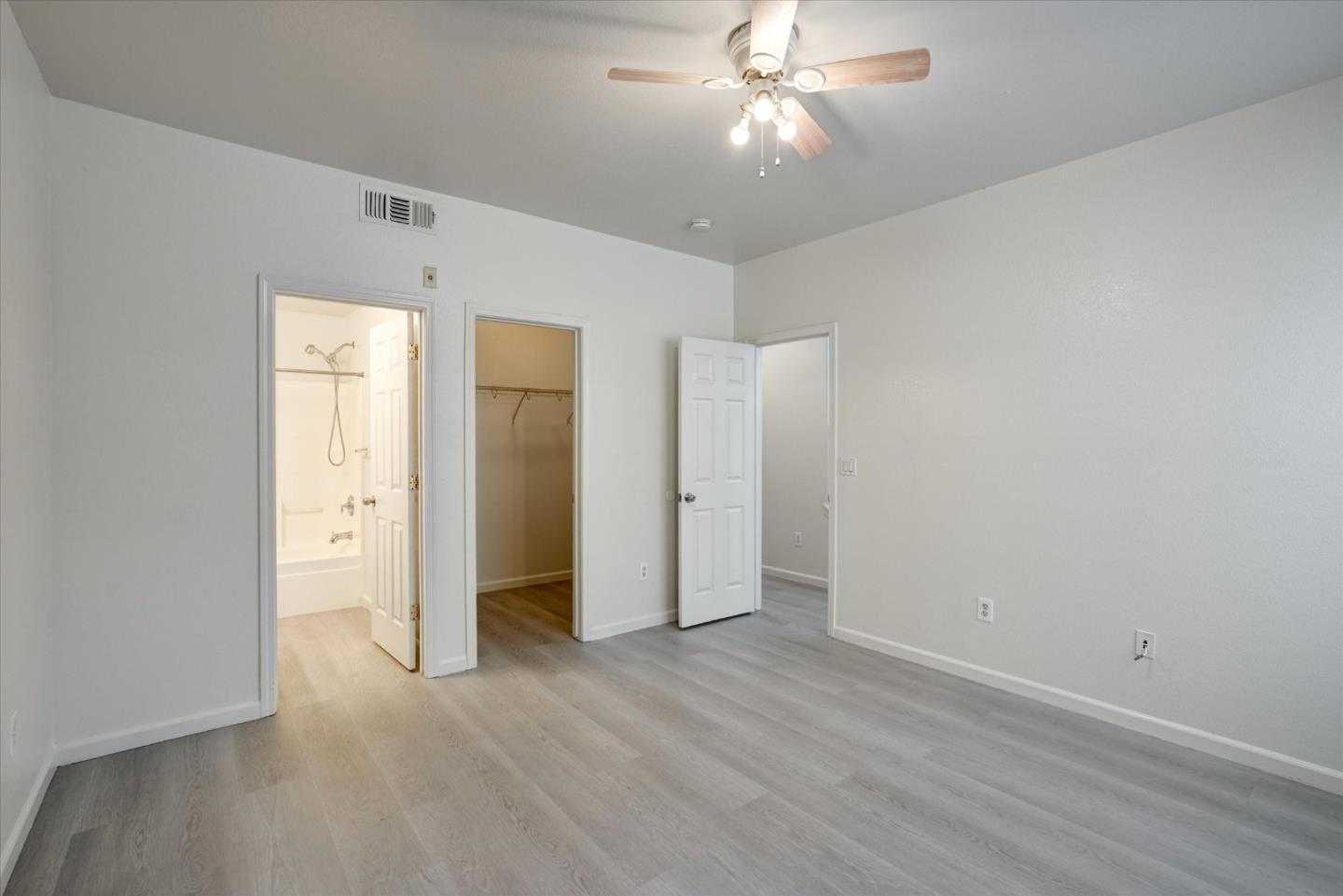 Detail Gallery Image 16 of 38 For 22820 Paseo Pl, Hayward,  CA 94541 - 3 Beds | 3 Baths