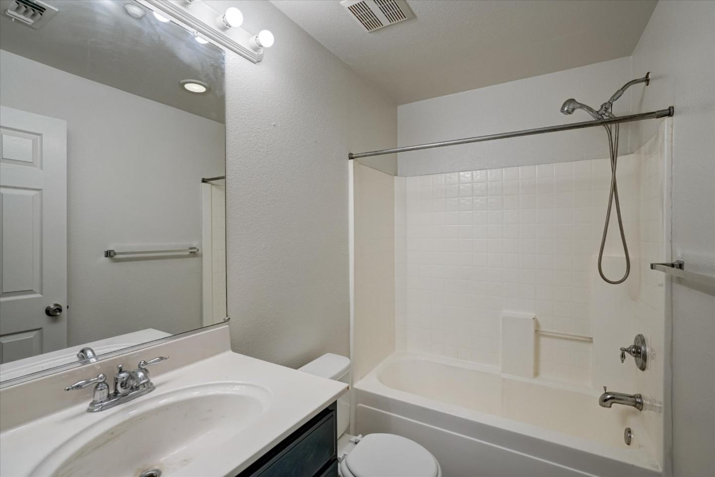 Detail Gallery Image 22 of 38 For 22820 Paseo Pl, Hayward,  CA 94541 - 3 Beds | 3 Baths