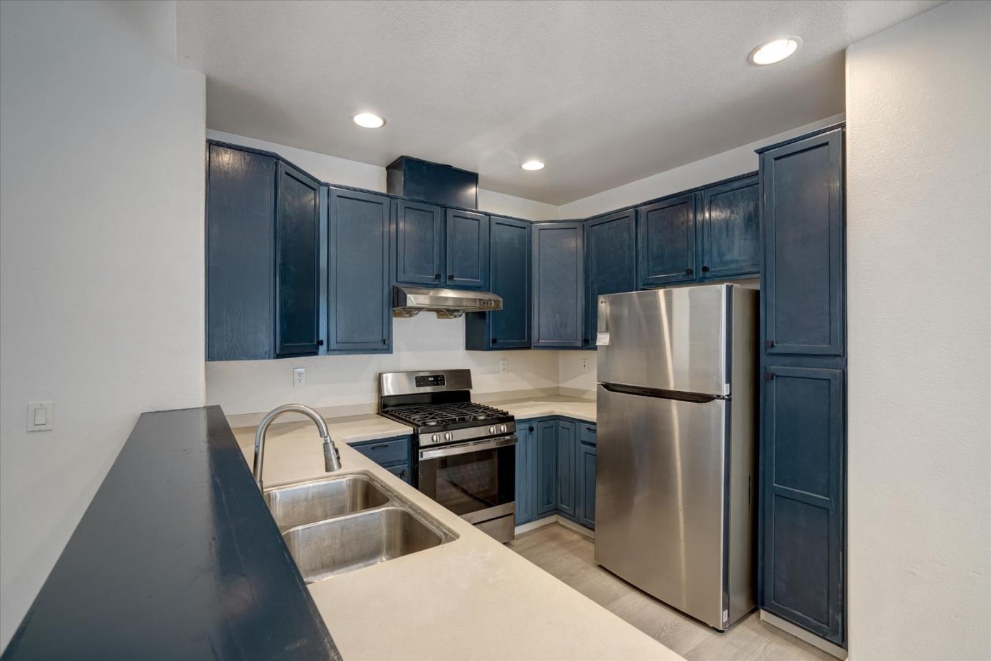 Detail Gallery Image 8 of 38 For 22820 Paseo Pl, Hayward,  CA 94541 - 3 Beds | 3 Baths