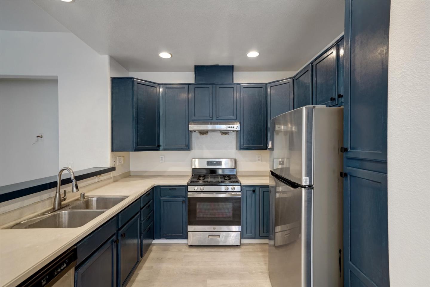 Detail Gallery Image 9 of 38 For 22820 Paseo Pl, Hayward,  CA 94541 - 3 Beds | 3 Baths