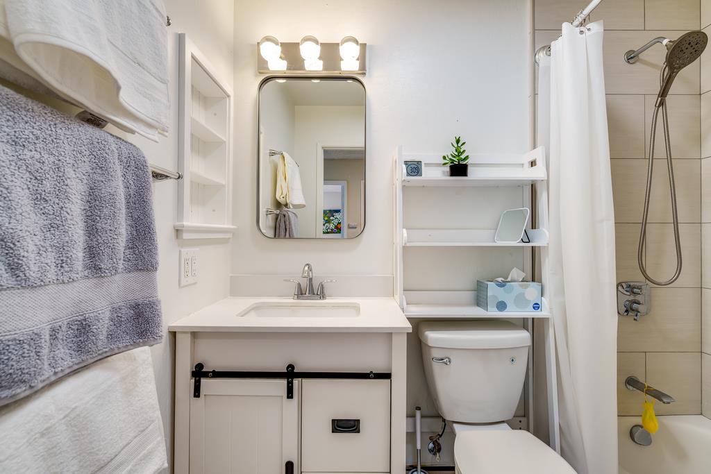 Detail Gallery Image 11 of 24 For 1133 Callas Ln #2,  Capitola,  CA 95010 - 2 Beds | 1 Baths