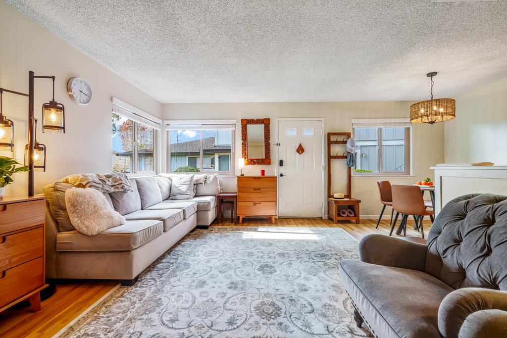 Detail Gallery Image 4 of 24 For 1133 Callas Ln #2,  Capitola,  CA 95010 - 2 Beds | 1 Baths