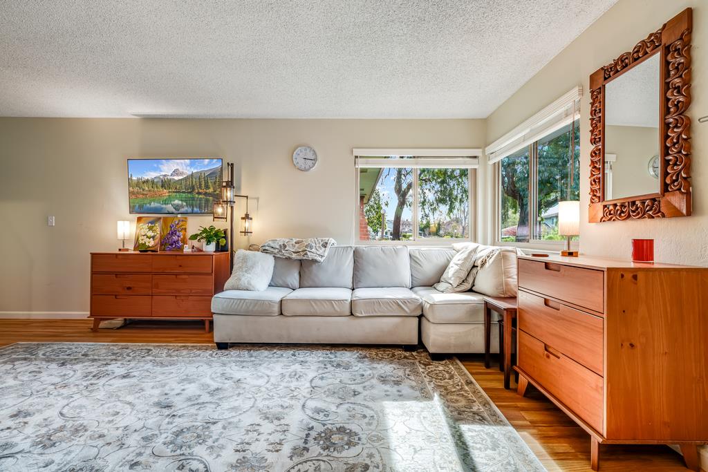 Detail Gallery Image 5 of 24 For 1133 Callas Ln #2,  Capitola,  CA 95010 - 2 Beds | 1 Baths