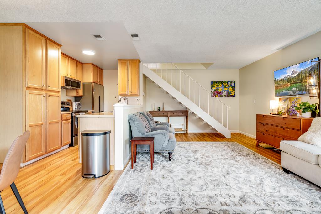 Detail Gallery Image 6 of 24 For 1133 Callas Ln #2,  Capitola,  CA 95010 - 2 Beds | 1 Baths