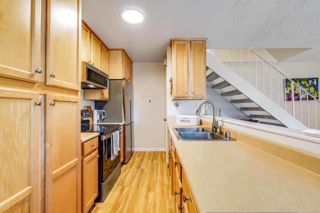 Detail Gallery Image 7 of 24 For 1133 Callas Ln #2,  Capitola,  CA 95010 - 2 Beds | 1 Baths