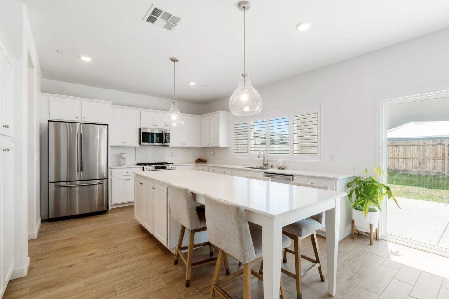 Detail Gallery Image 1 of 40 For 2459 W Hampton Dr, Hanford,  CA 93230 - 4 Beds | 2/1 Baths