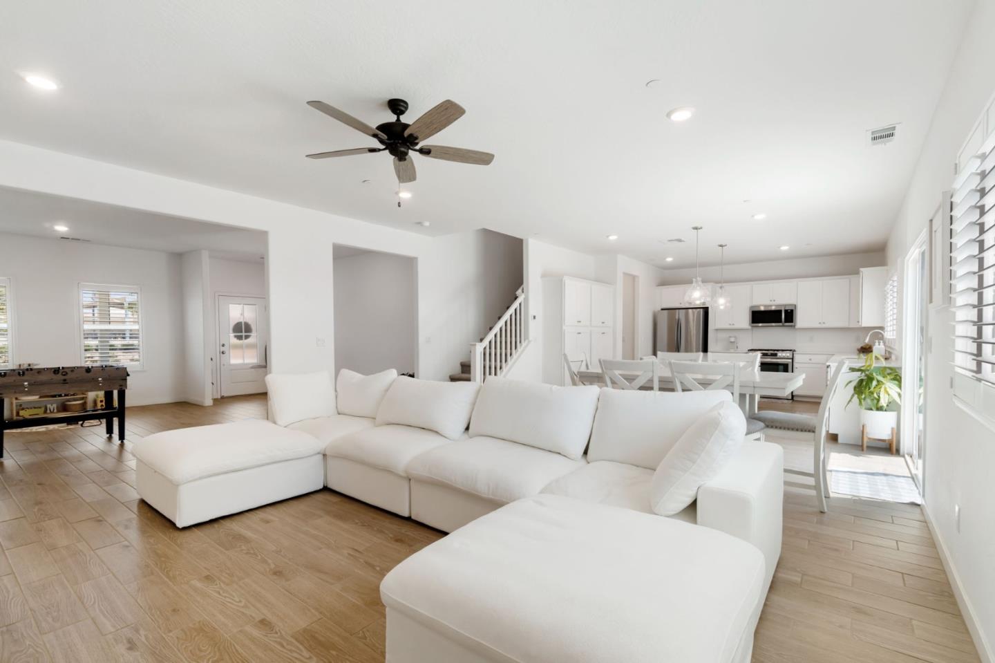 Detail Gallery Image 10 of 40 For 2459 W Hampton Dr, Hanford,  CA 93230 - 4 Beds | 2/1 Baths