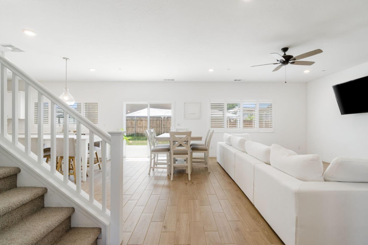 Detail Gallery Image 11 of 40 For 2459 W Hampton Dr, Hanford,  CA 93230 - 4 Beds | 2/1 Baths