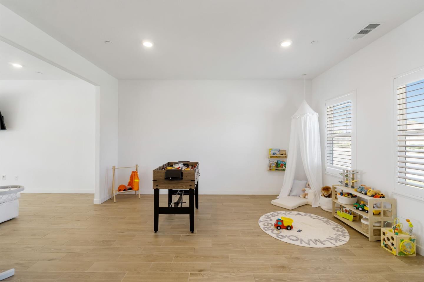 Detail Gallery Image 13 of 40 For 2459 W Hampton Dr, Hanford,  CA 93230 - 4 Beds | 2/1 Baths