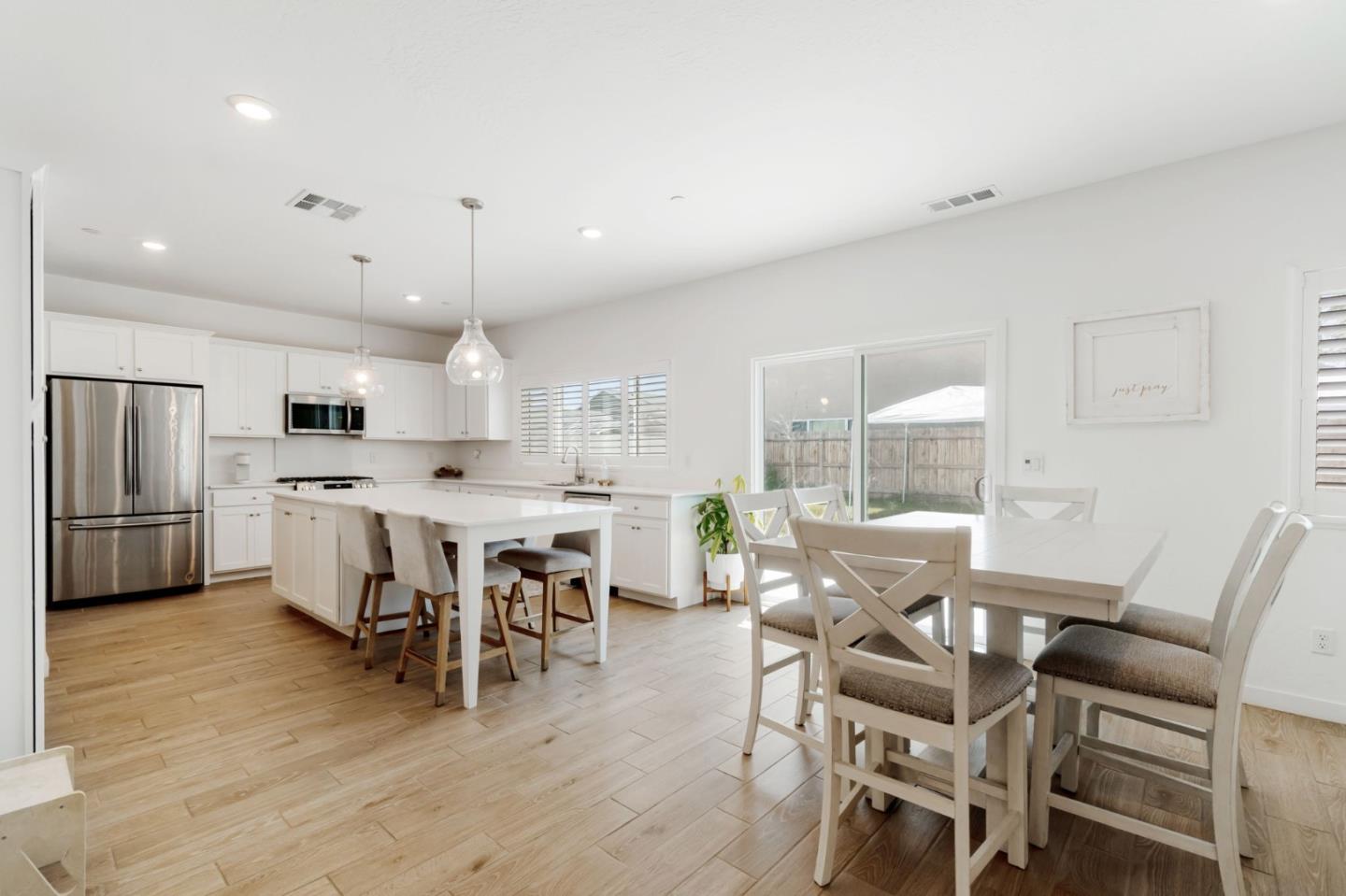 Detail Gallery Image 3 of 40 For 2459 W Hampton Dr, Hanford,  CA 93230 - 4 Beds | 2/1 Baths