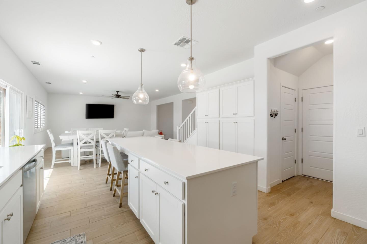 Detail Gallery Image 6 of 40 For 2459 W Hampton Dr, Hanford,  CA 93230 - 4 Beds | 2/1 Baths