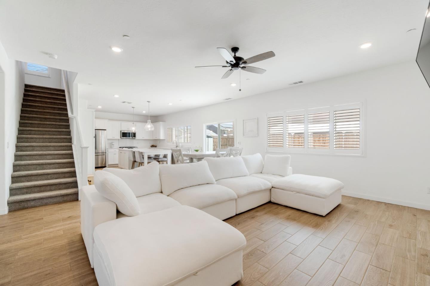 Detail Gallery Image 9 of 40 For 2459 W Hampton Dr, Hanford,  CA 93230 - 4 Beds | 2/1 Baths