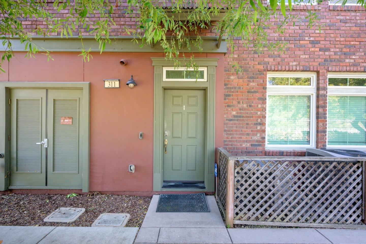 Detail Gallery Image 2 of 18 For 311 Bautista Pl, San Jose,  CA 95126 - 2 Beds | 2/1 Baths