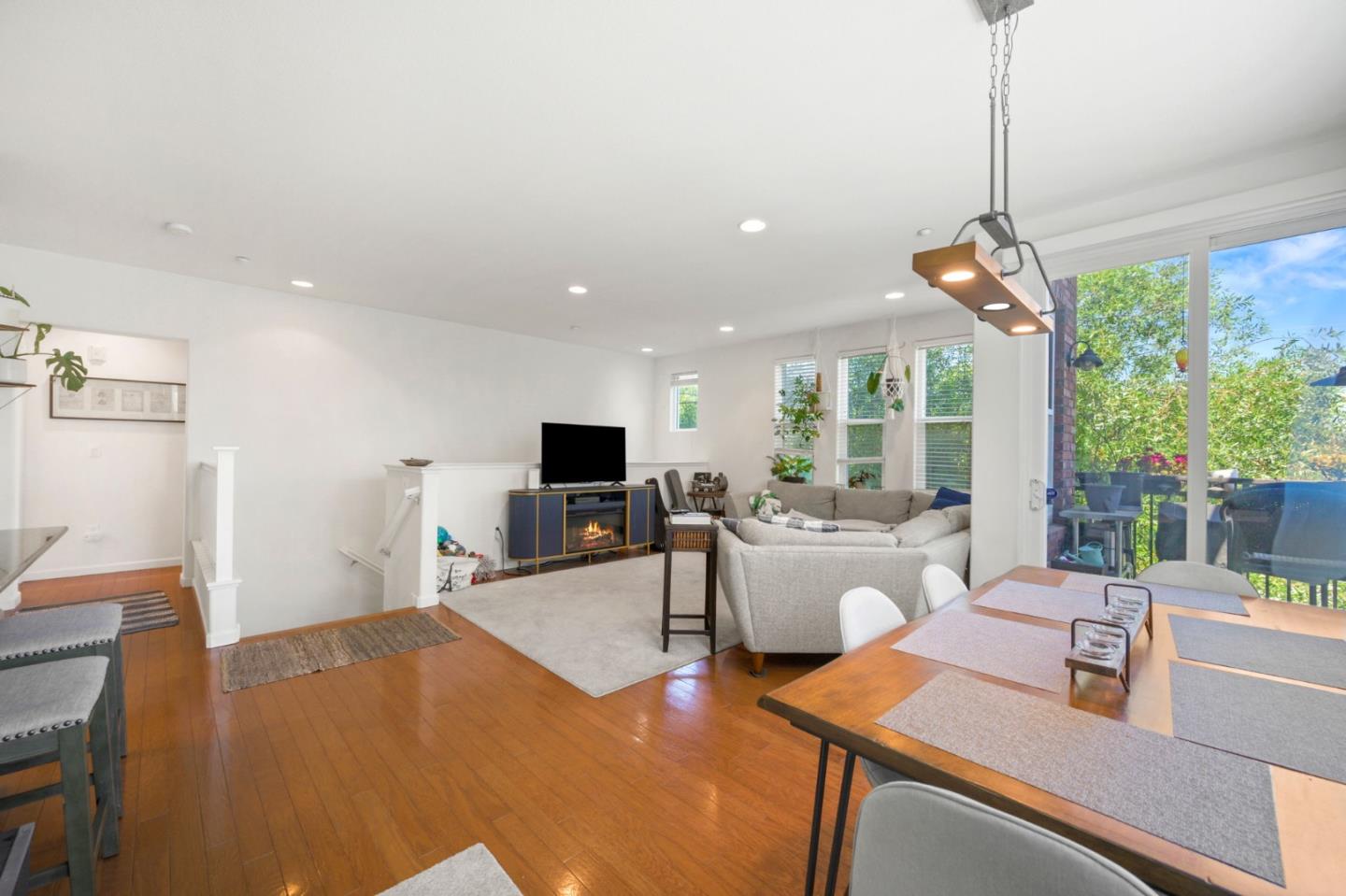 Detail Gallery Image 6 of 18 For 311 Bautista Pl, San Jose,  CA 95126 - 2 Beds | 2/1 Baths