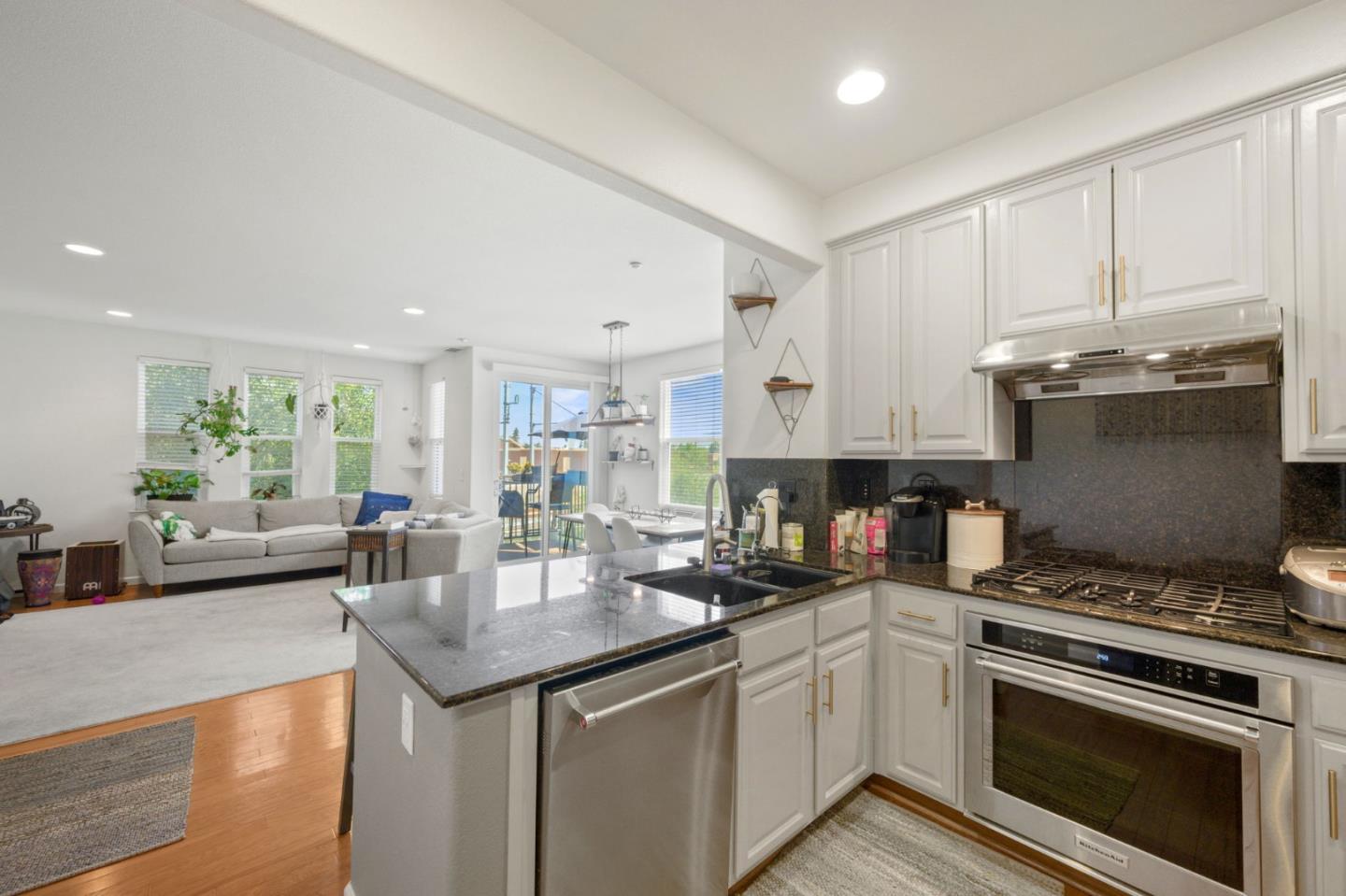 Detail Gallery Image 7 of 18 For 311 Bautista Pl, San Jose,  CA 95126 - 2 Beds | 2/1 Baths