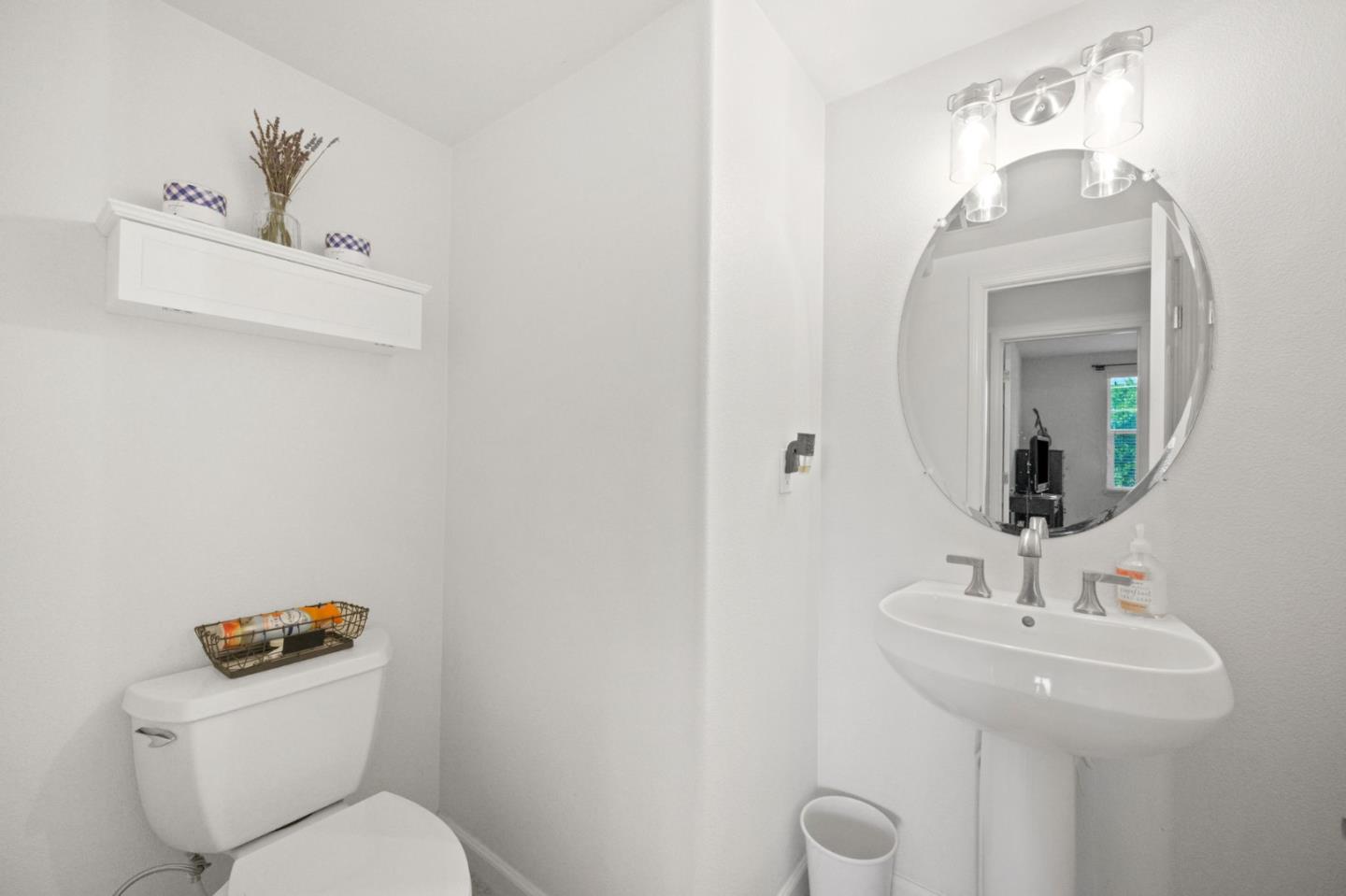 Detail Gallery Image 8 of 18 For 311 Bautista Pl, San Jose,  CA 95126 - 2 Beds | 2/1 Baths