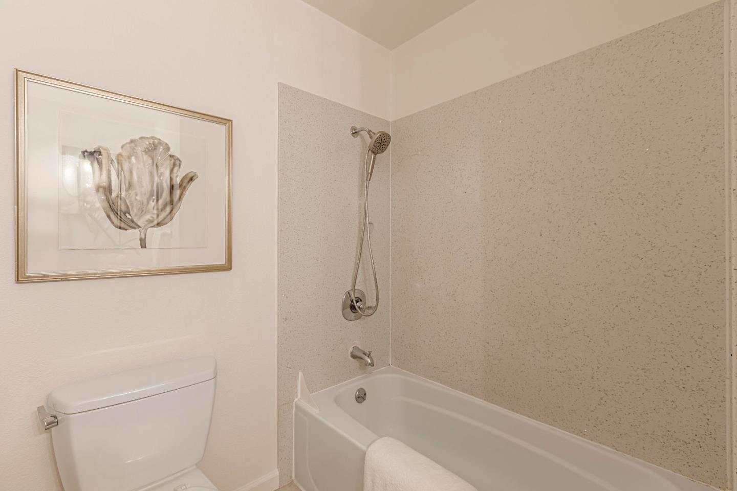 Detail Gallery Image 22 of 31 For 10995 Northseal Sq, Cupertino,  CA 95014 - 2 Beds | 2 Baths