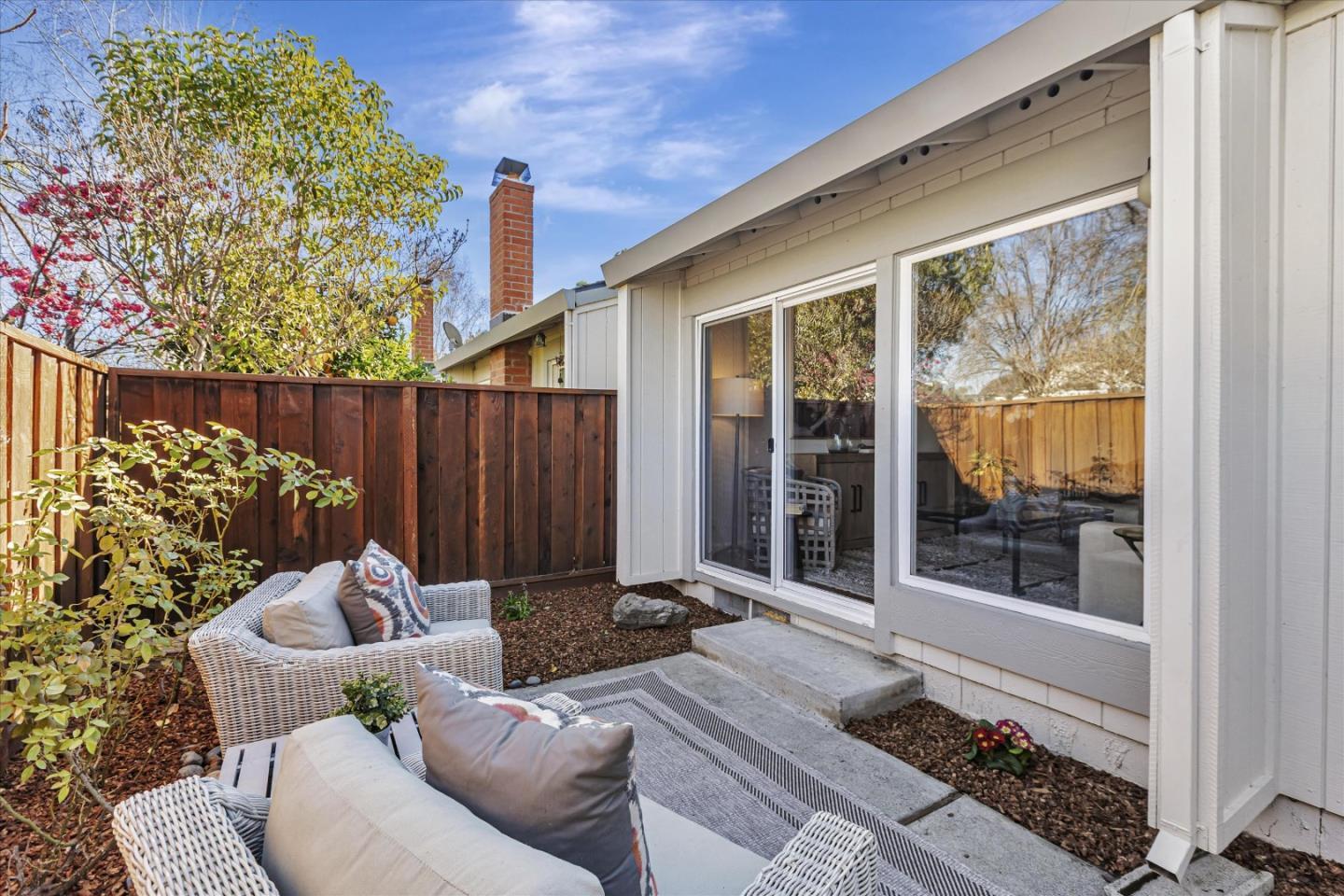 Detail Gallery Image 23 of 31 For 10995 Northseal Sq, Cupertino,  CA 95014 - 2 Beds | 2 Baths