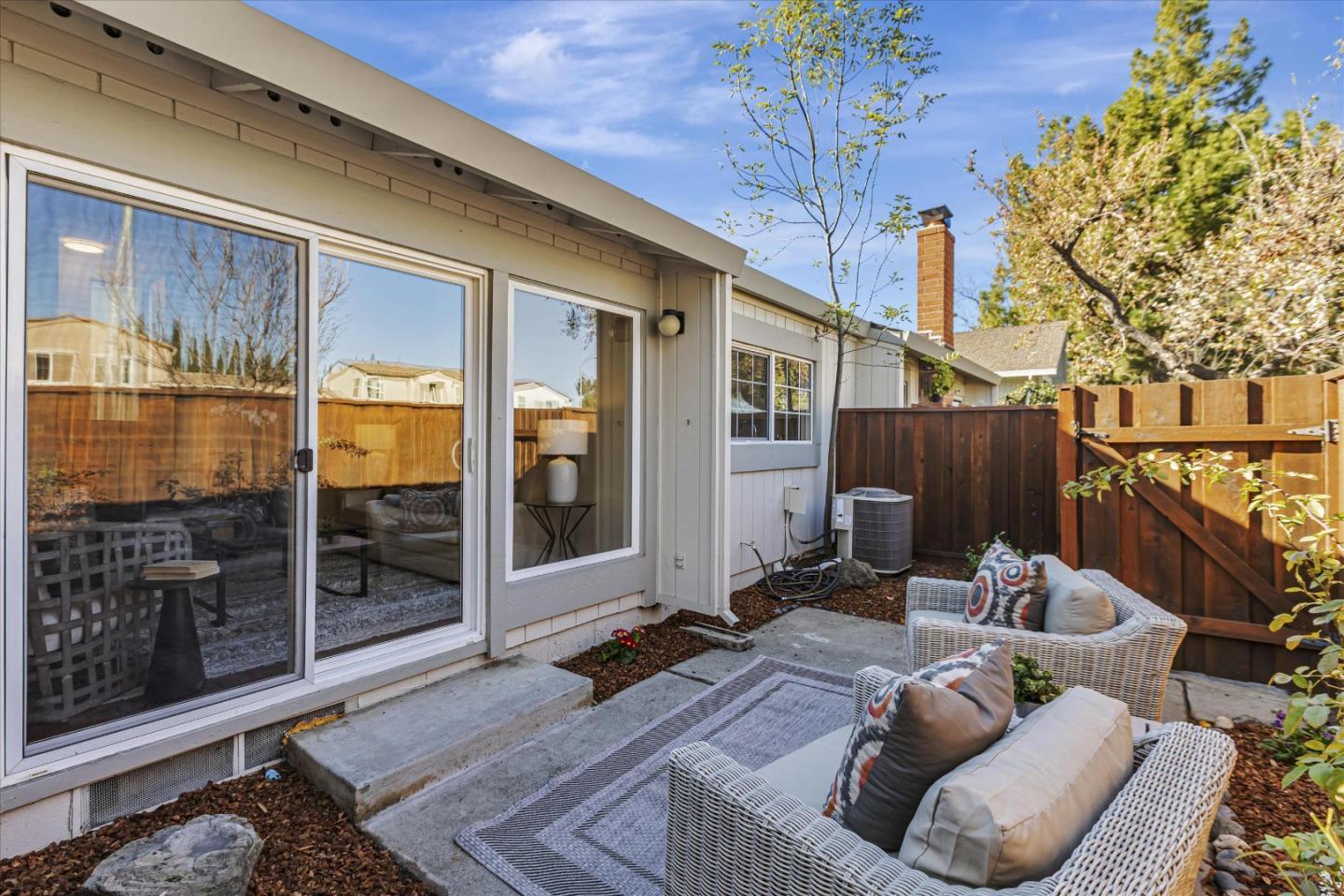 Detail Gallery Image 24 of 31 For 10995 Northseal Sq, Cupertino,  CA 95014 - 2 Beds | 2 Baths