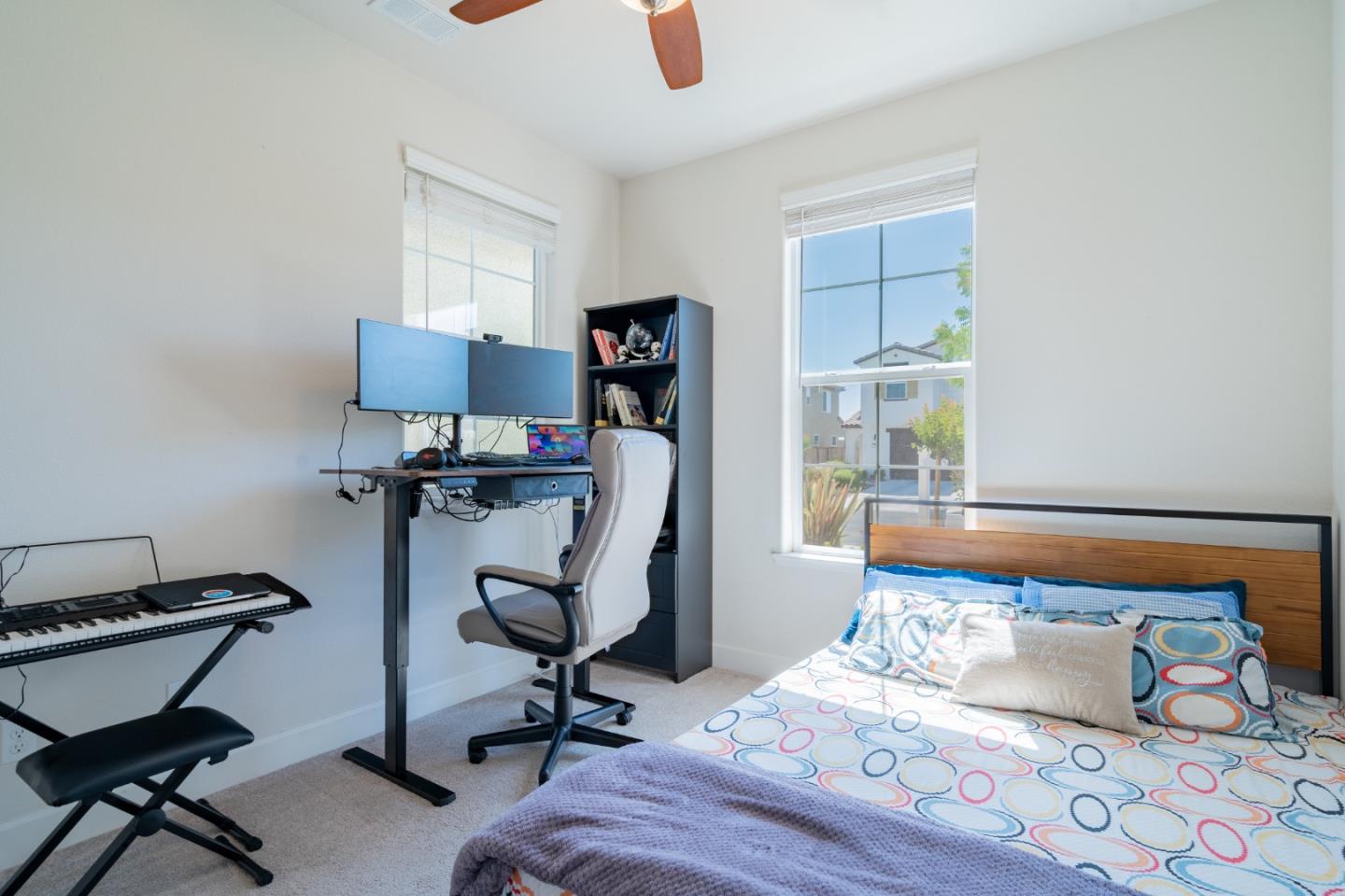 Detail Gallery Image 10 of 37 For 525 Alicante Dr, Hollister,  CA 95023 - 3 Beds | 2 Baths
