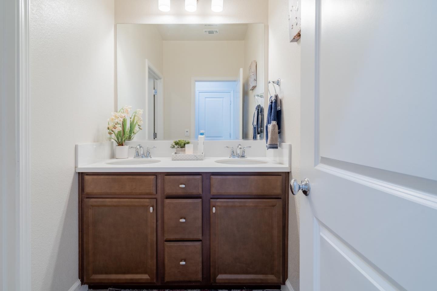 Detail Gallery Image 11 of 37 For 525 Alicante Dr, Hollister,  CA 95023 - 3 Beds | 2 Baths