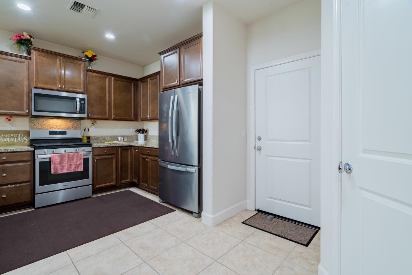 Detail Gallery Image 13 of 37 For 525 Alicante Dr, Hollister,  CA 95023 - 3 Beds | 2 Baths
