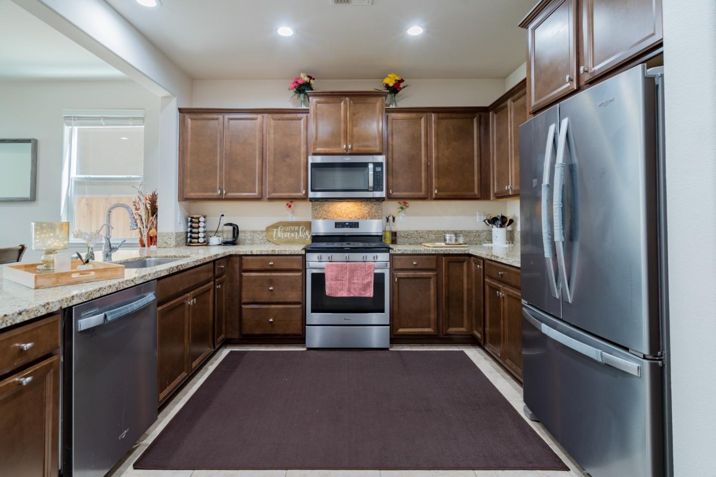 Detail Gallery Image 14 of 37 For 525 Alicante Dr, Hollister,  CA 95023 - 3 Beds | 2 Baths