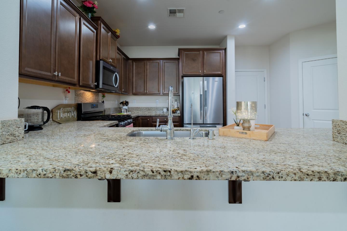 Detail Gallery Image 15 of 37 For 525 Alicante Dr, Hollister,  CA 95023 - 3 Beds | 2 Baths