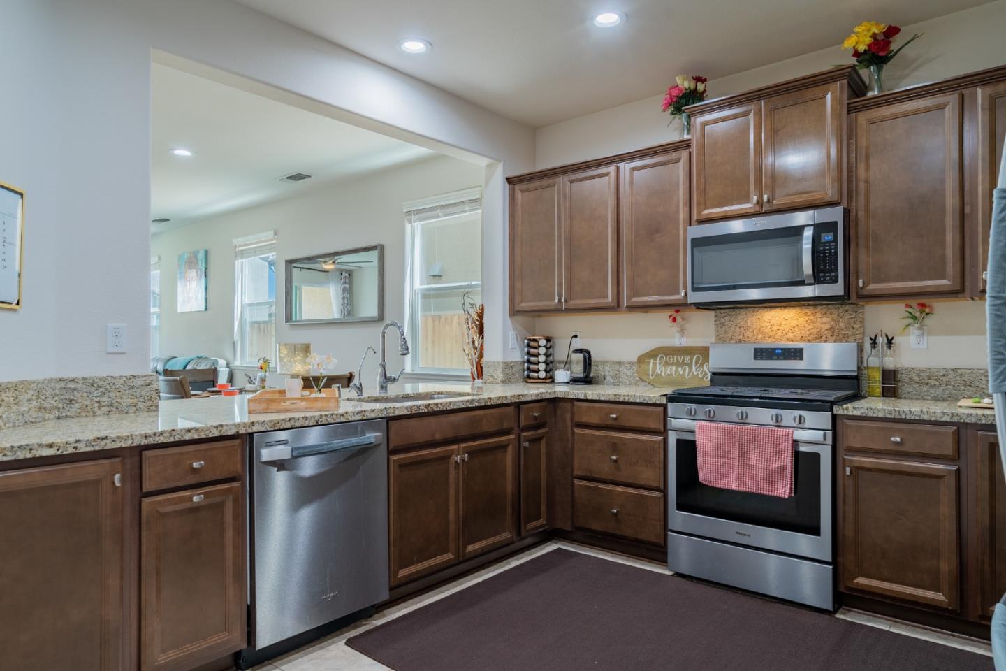 Detail Gallery Image 16 of 37 For 525 Alicante Dr, Hollister,  CA 95023 - 3 Beds | 2 Baths