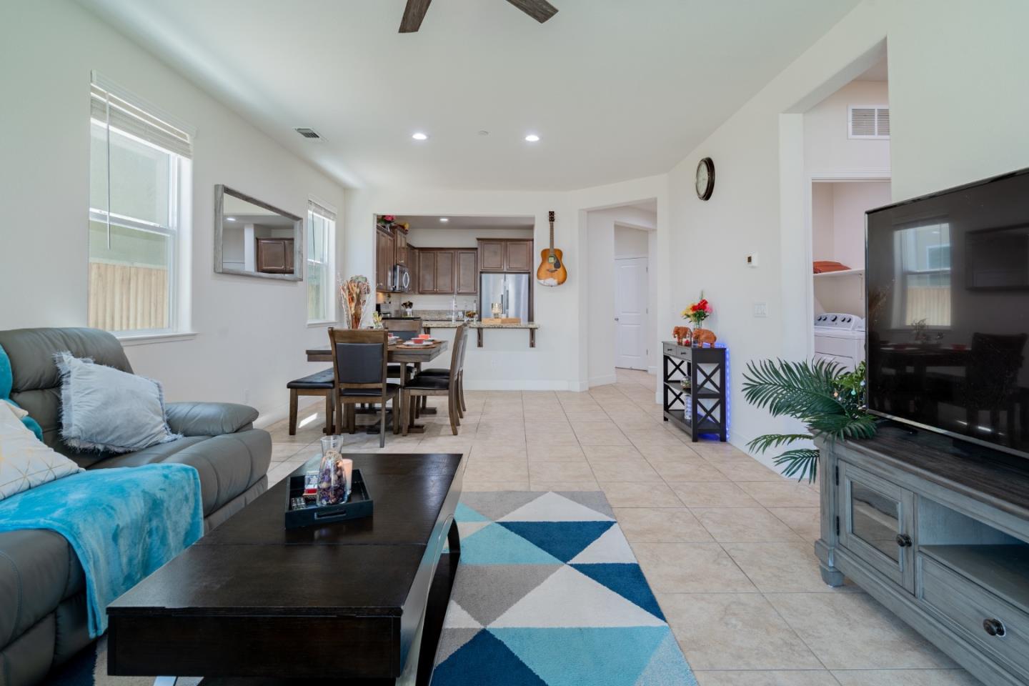 Detail Gallery Image 19 of 37 For 525 Alicante Dr, Hollister,  CA 95023 - 3 Beds | 2 Baths
