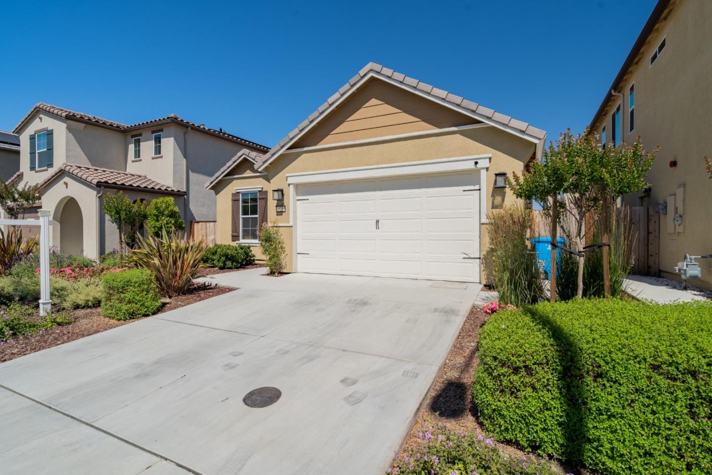 Detail Gallery Image 3 of 37 For 525 Alicante Dr, Hollister,  CA 95023 - 3 Beds | 2 Baths