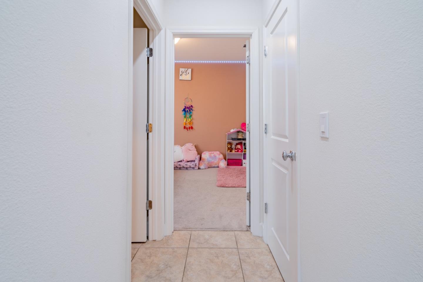 Detail Gallery Image 6 of 37 For 525 Alicante Dr, Hollister,  CA 95023 - 3 Beds | 2 Baths