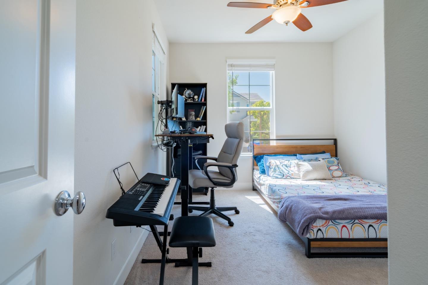 Detail Gallery Image 9 of 37 For 525 Alicante Dr, Hollister,  CA 95023 - 3 Beds | 2 Baths