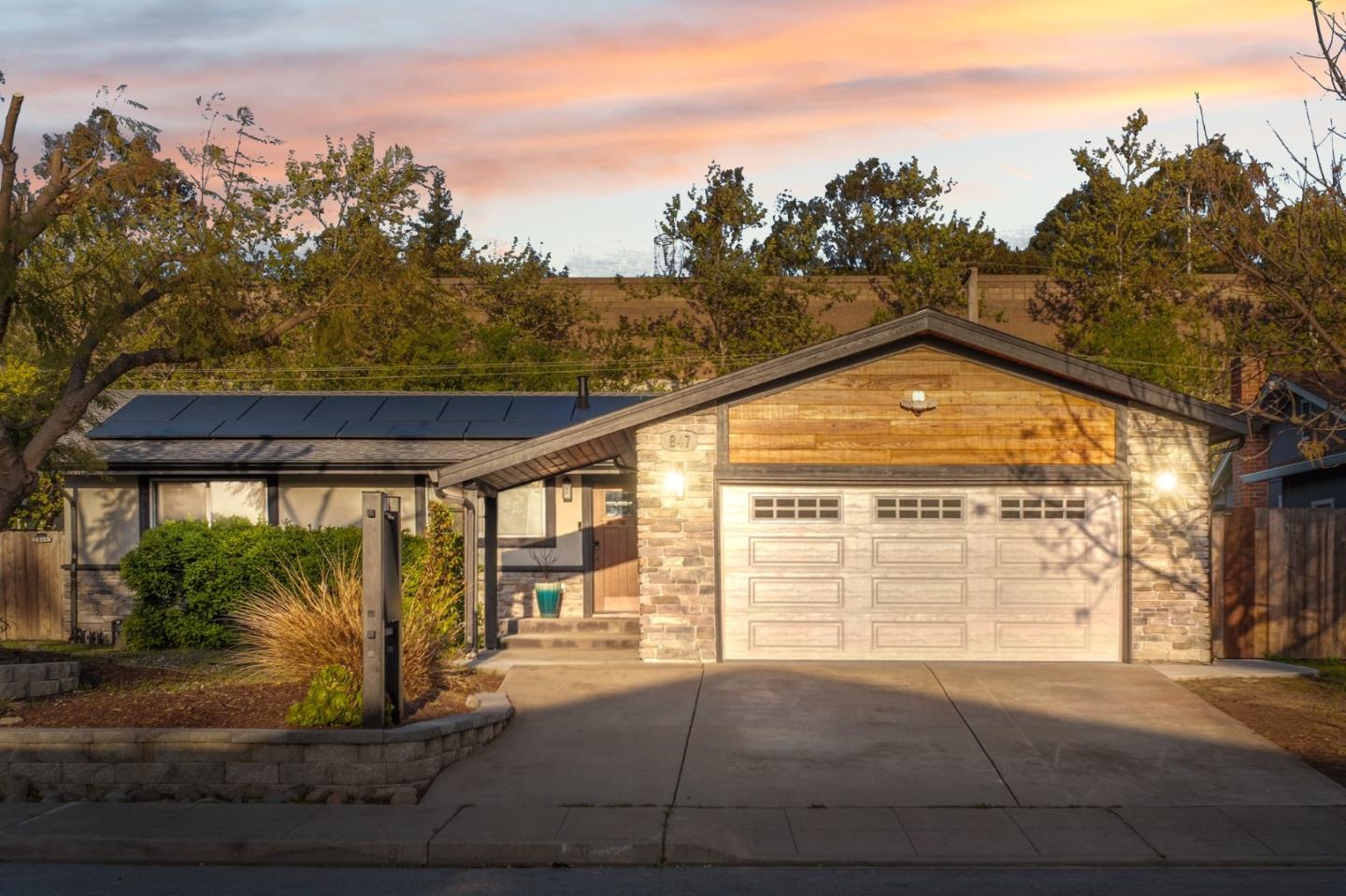 Detail Gallery Image 18 of 36 For 847 San Luppe Dr, Mountain View,  CA 94043 - 3 Beds | 2 Baths