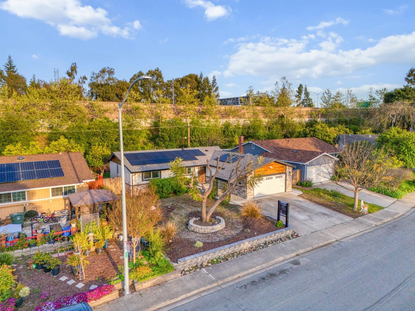 Detail Gallery Image 20 of 36 For 847 San Luppe Dr, Mountain View,  CA 94043 - 3 Beds | 2 Baths